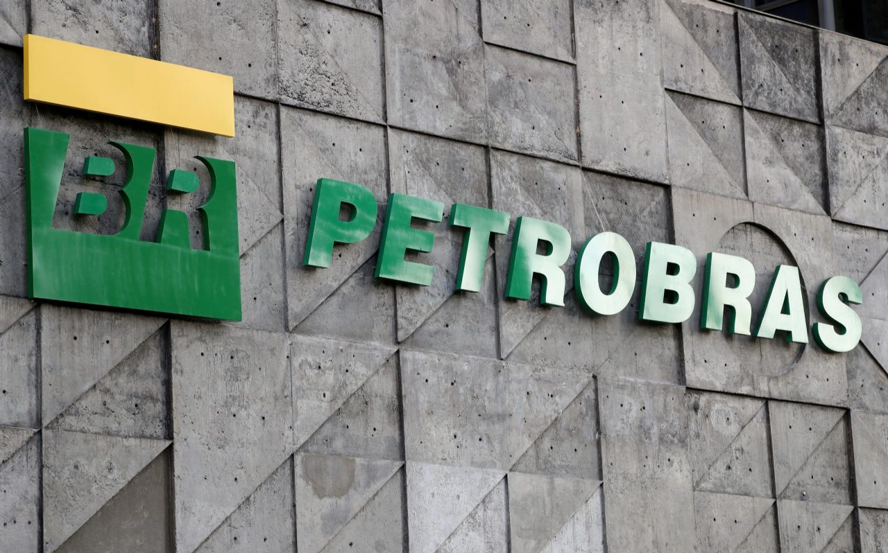 Papéis da Petrobras caem 11% em NY após anúncio
