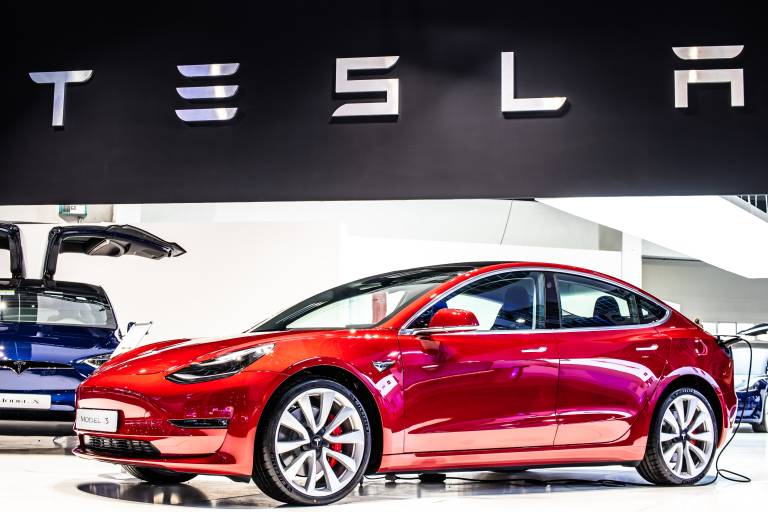 Tesla tem lucro recorde de US$ 438 milhes e alta de 74% na receita no 1 trimestre